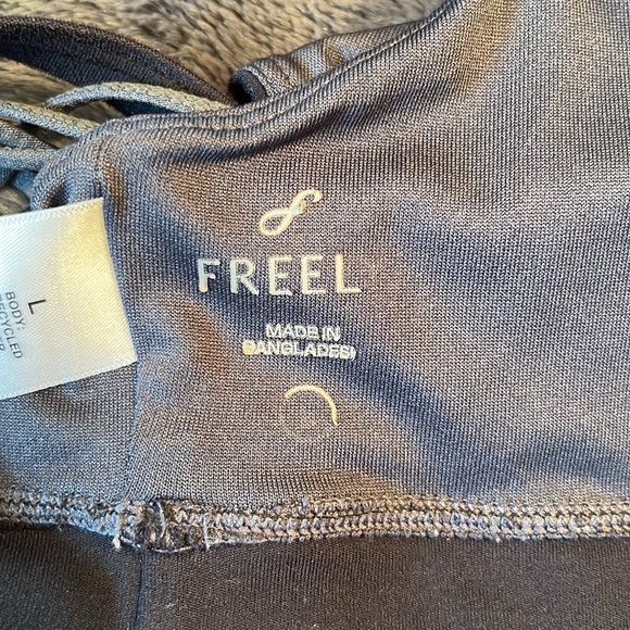 Freely child black sport bra size Large, super soft material P2P 12.5 in - Picture 11 of 11
